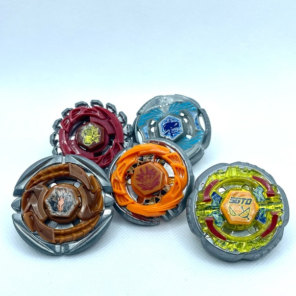 Beyblade Metal Masters Lot of 5 With Carrying Case and Accesories - Picture 5 of 9